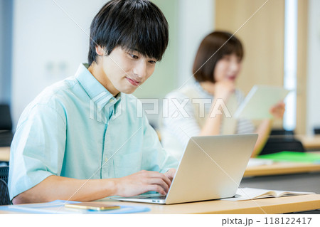 撮影協力：学校法人電波学園　東京電子専門学校 118122417