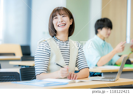 大学生 授業 撮影協力:学校法人電波学園 東京電子専門学校 大学生 授業 撮影協力:学校法人電波学園 東京電子専門学校 118122421