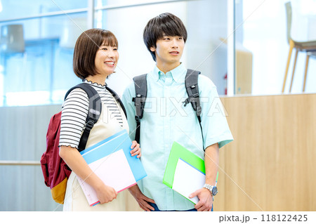 大学生 男女 2人 撮影協力:学校法人電波学園 東京電子専門学校 大学生 男女 2人 撮影協力:学校法人電波学園 東京電子専門学校 118122425