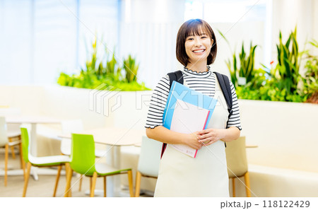 女子大生 撮影協力:学校法人電波学園 東京電子専門学校 女子大生 撮影協力:学校法人電波学園 東京電子専門学校 118122429