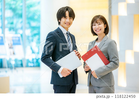 ビジネスマン　撮影協力：学校法人電波学園　東京電子専門学校 118122450