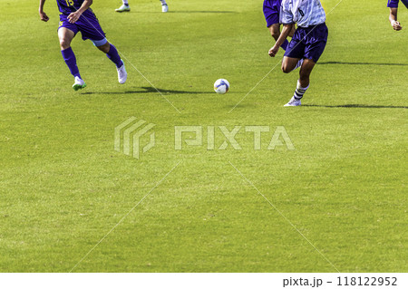 サッカーをする選手達＿ぶれバージョン 118122952