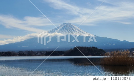 河口湖と富士山 118123078