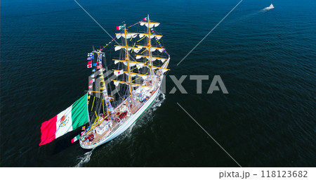 メキシコ帆船　クアウテモック 118123682