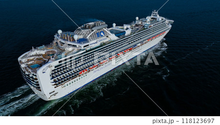 クルーズ客船　ダイヤモンド・プリンセスの船旅 118123697