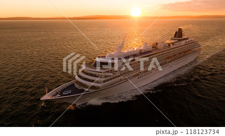 クルーズ客船　飛鳥Ⅱの船旅 118123734