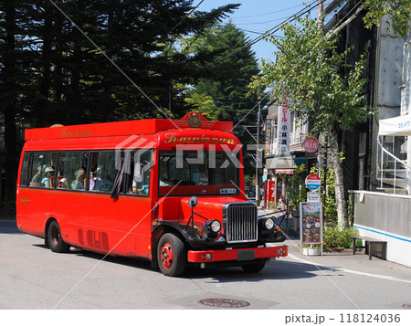 軽井沢の赤バス 118124036