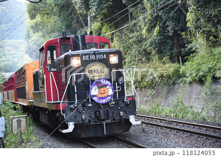 京都:秋の嵯峨野トロッコ列車 Happy Halloween 京都:秋の嵯峨野トロッコ列車 Happy Halloween 118124055
