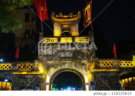 ベトナム ハノイ 東河門 夜景	 118125613