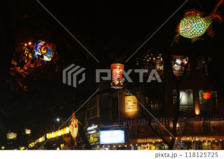 ベトナム ハノイ ランタンの明かり 118125725