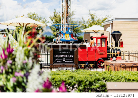 遊園地の機関車　静岡 118125971