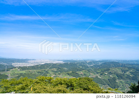 粟ヶ岳にある茶草場テラスから見た風景(静岡県) 118126094