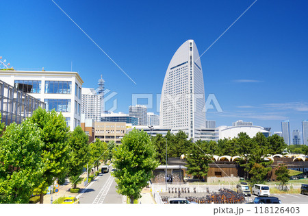横浜・みなとみらい　横浜港の海岸の風景 118126403