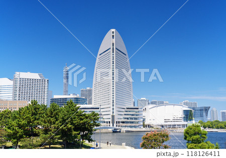 横浜・みなとみらい　横浜港の海岸の風景 118126411