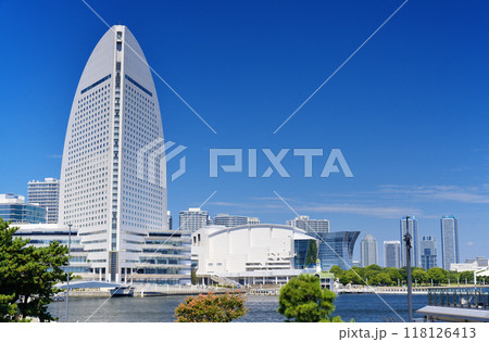 横浜・みなとみらい　横浜港の海岸の風景 118126413