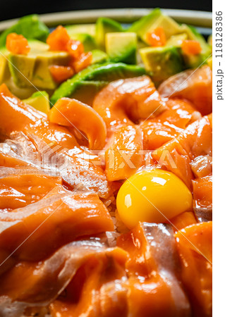 料理 サーモン丼 料理 サーモン丼 118128386