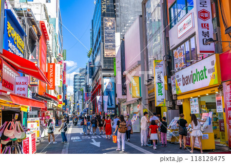 韓国 ソウル 明洞のメインストリート 韓国 ソウル 明洞のメインストリート 118128475