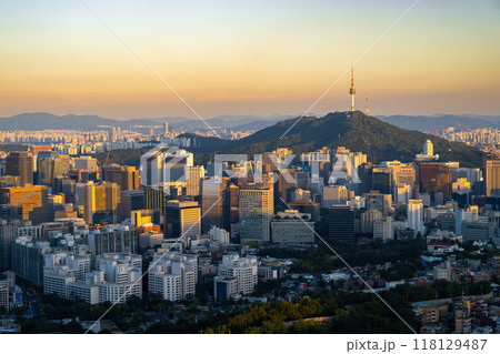 韓国ソウルの都市風景 夕景 韓国ソウルの都市風景 夕景 118129487