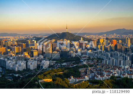 韓国ソウルの都市風景 夕景 韓国ソウルの都市風景 夕景 118129490