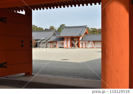 京都御所　左掖門から見る日華門 118129538