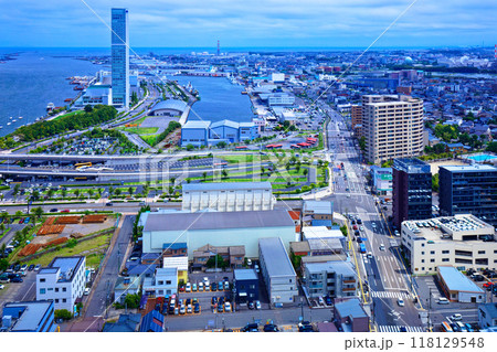 メディアシップ展望台より朱鷺メッセ・Befcoばかうけ展望室を望む 118129548