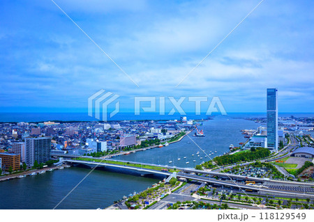 メディアシップ展望台より朱鷺メッセと新潟市歴史博物館方面の風景を望む 118129549