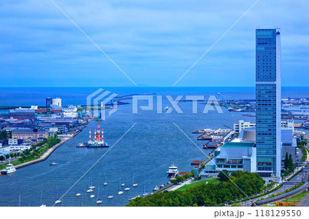 メディアシップ展望台より朱鷺メッセと新潟市歴史博物館方面の風景を望む 118129550