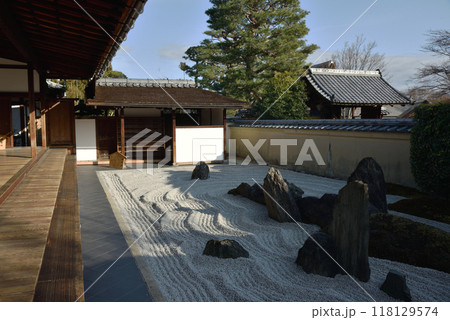 大本山大徳寺塔頭　瑞峯院「独坐庭」 118129574