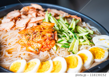 食べ物 キムチ冷麺 食べ物 キムチ冷麺 118130152