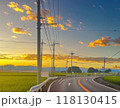 夕焼けに染まる道路　日本の田舎 118130415