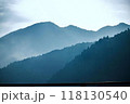 雲のかかる山　幻想的な風景 118130540