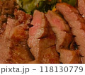美味しそうな肉料理　旅の楽しみ 118130779