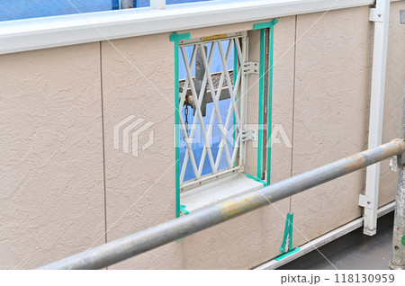 養生 マスキング コーキング打ち直し(ベランダ バルコニー)住宅塗装工事  養生テープ  養生 マスキング コーキング打ち直し(ベランダ バルコニー)住宅塗装工事  養生テープ  118130959