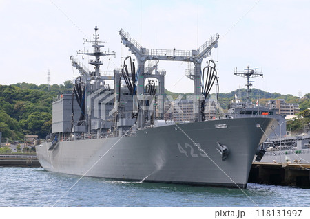 横須賀基地に停泊する補給艦ときわ 海上自衛隊の艦艇 横須賀基地に停泊する補給艦ときわ 海上自衛隊の艦艇 118131997