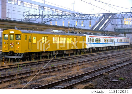 宇部線 クモハ123系+105系(新山口駅 早朝) 宇部線 クモハ123系+105系(新山口駅 早朝) 118132022