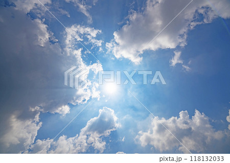夏の青空と雲 118132033