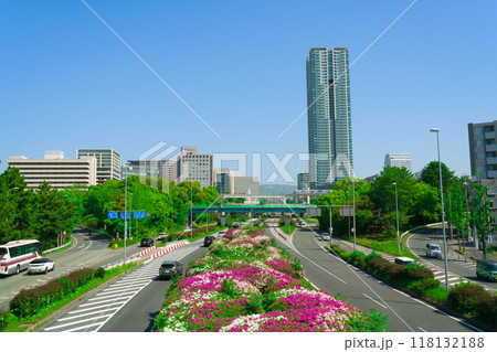 【大阪府】5月・新御堂筋を横断する大阪モノレールに乗って大阪を家族で観光 118132188