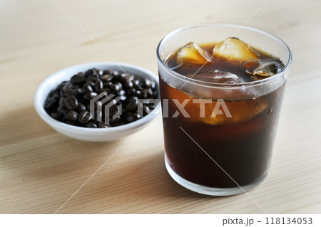 よく冷えた淹れたてのアイスコーヒー よく冷えた淹れたてのアイスコーヒー 118134053
