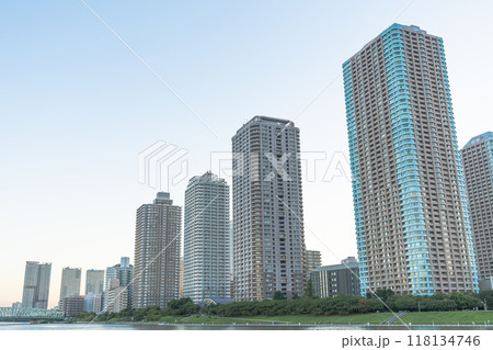 水辺に建つタワーマンション 118134746