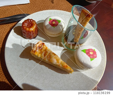 ホテル椿山荘のエグゼクティブラウンジの食べ物 118136199