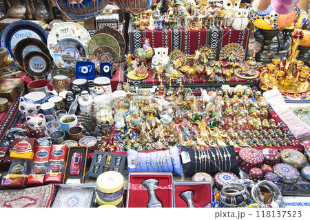 オールドマスカット・ムトラスークのカラフルな土産品 118137523