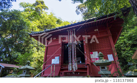 神社へ続く参道 118137868