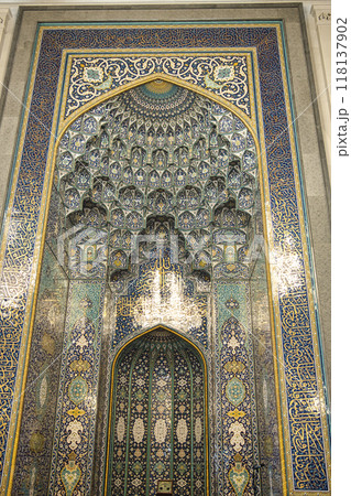 豪華なスルタン・カブース・グランドモスクの内部 豪華なスルタン・カブース・グランドモスクの内部 118137902