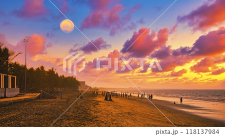 ムトラ周辺の美しいビーチの夕景 118137984