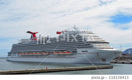 日本初寄港のクルーズ船カーニバル・パノラマ 日本初寄港のクルーズ船カーニバル・パノラマ 118138413