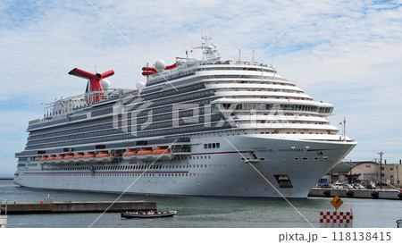 日本初寄港のクルーズ船カーニバル・パノラマ 日本初寄港のクルーズ船カーニバル・パノラマ 118138415