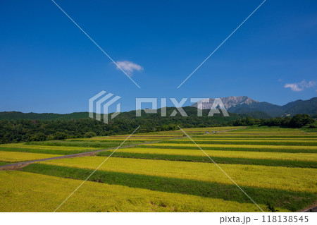 日本の鳥取県の美しい晩夏の大山 日本の鳥取県の美しい晩夏の大山 118138545