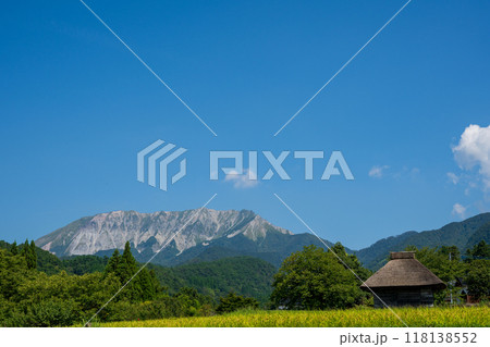 日本の鳥取県の美しい晩夏の大山 日本の鳥取県の美しい晩夏の大山 118138552