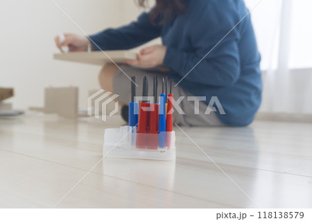 家具の組み立て 主婦 家具の組み立て 主婦 118138579