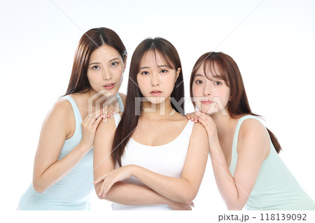 ビューティー　女性　3人 118139092